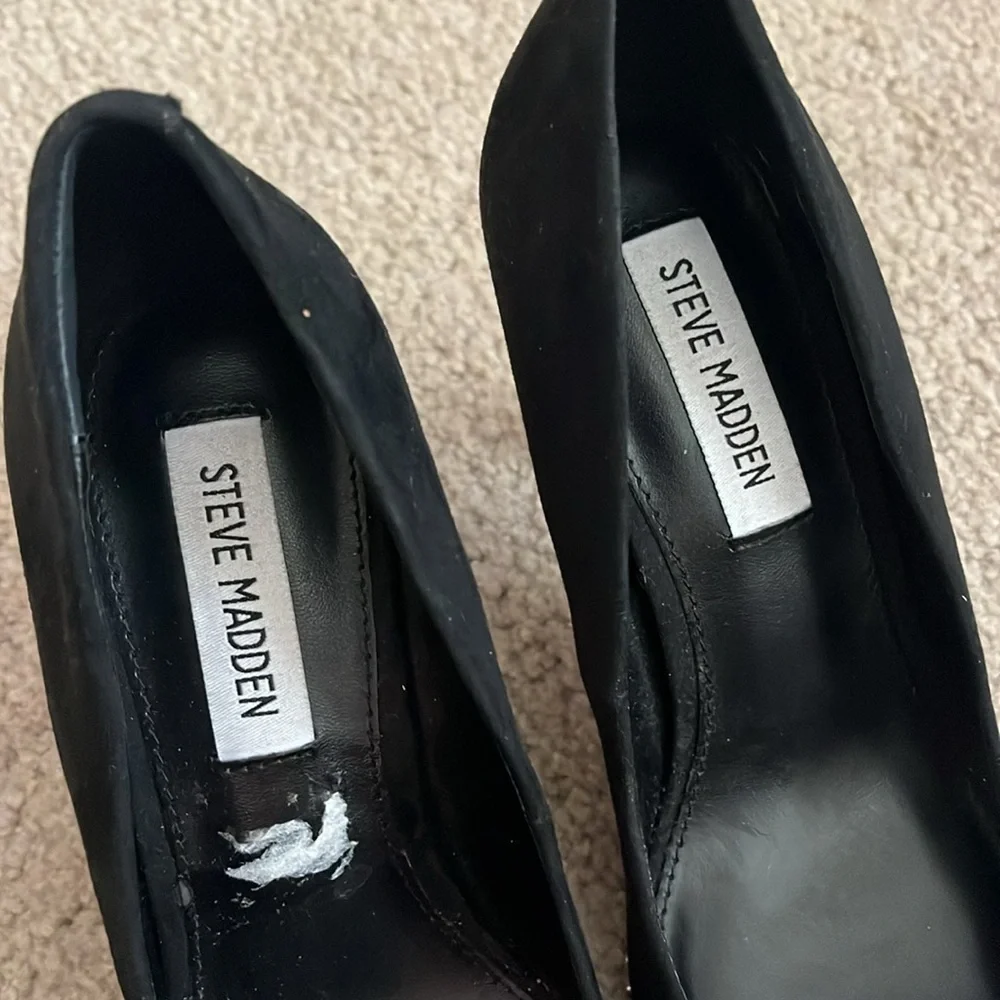 “Steve Madden: Pointed Toe Pumps size 6”